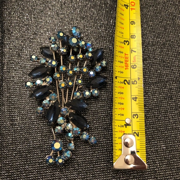 OUTSTANDING PEACOCK LIKE LONG FLORAL BLUE BROOCH - Picture 1 of 9